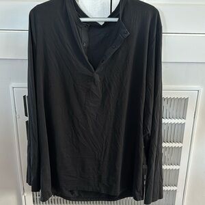 Lululemon. Men’s, black, long sleeved shirt. V neck w/ 3 snaps.